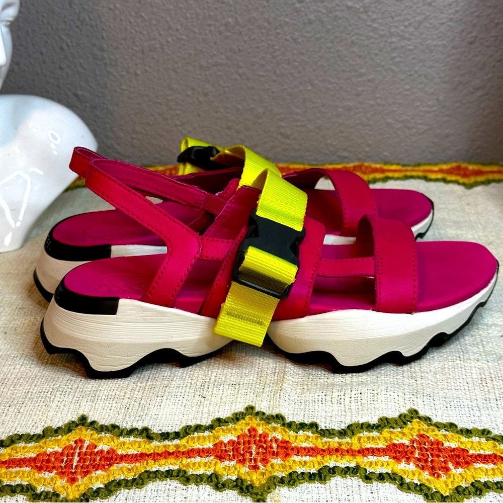 Sorel Kinetic Impact Pink & Neon Yellow Outdoor Performance Sling Sandals sz 6​